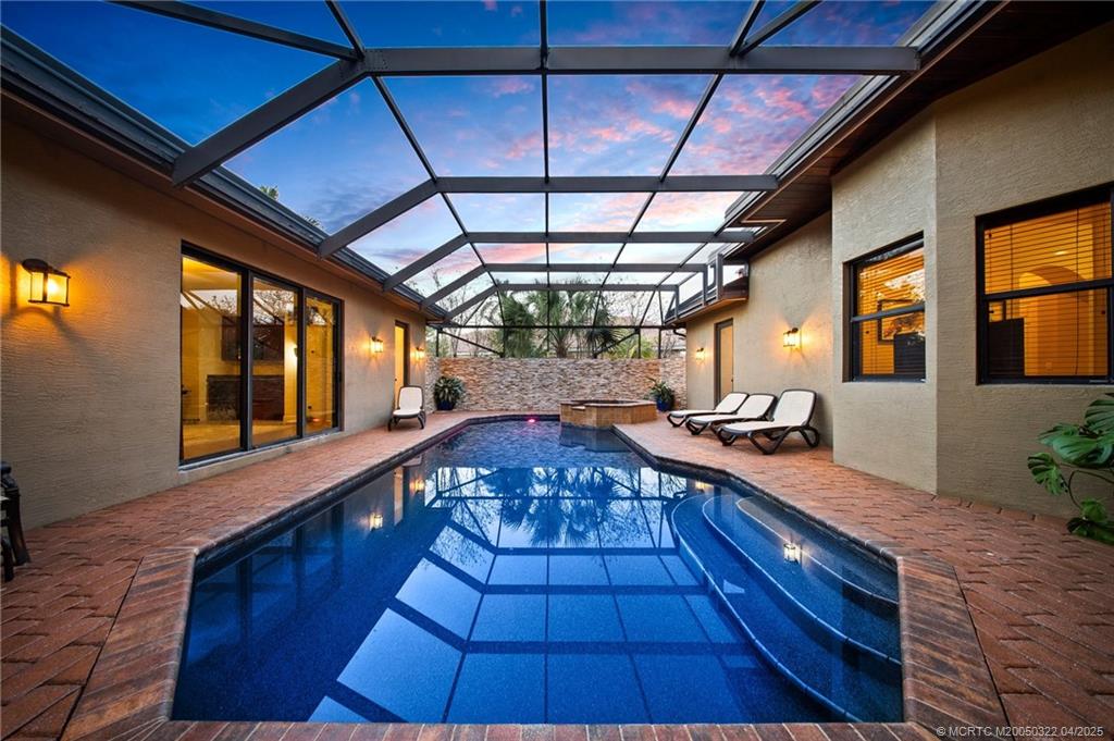 1219 SW Squire Johns Lane