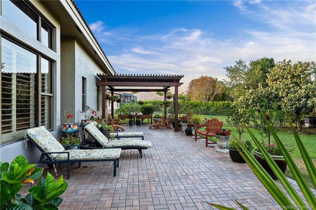 1219 SW Squire Johns Lane