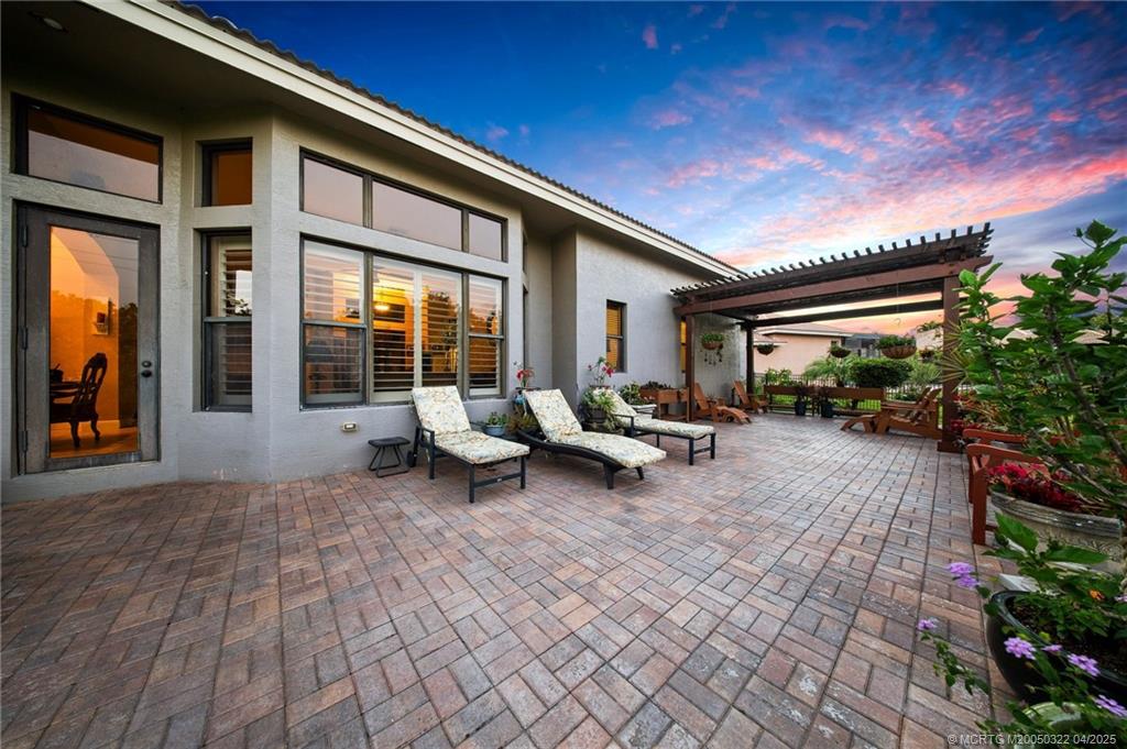 1219 SW Squire Johns Lane