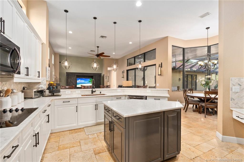 1219 SW Squire Johns Lane