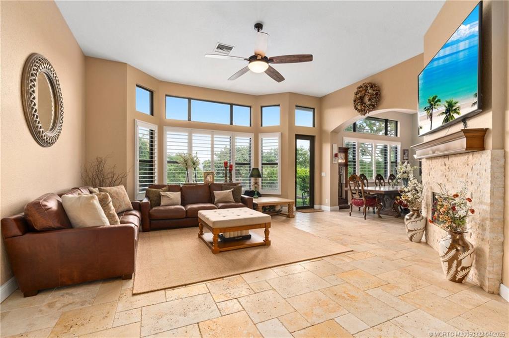 1219 SW Squire Johns Lane