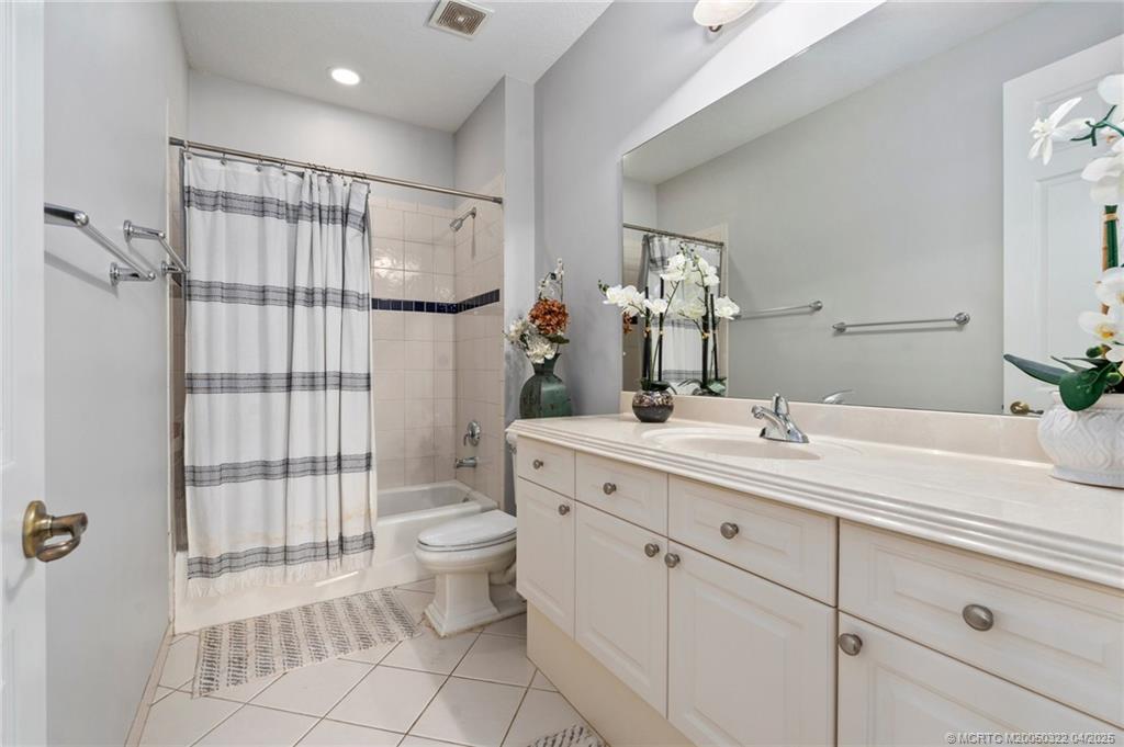 1219 SW Squire Johns Lane