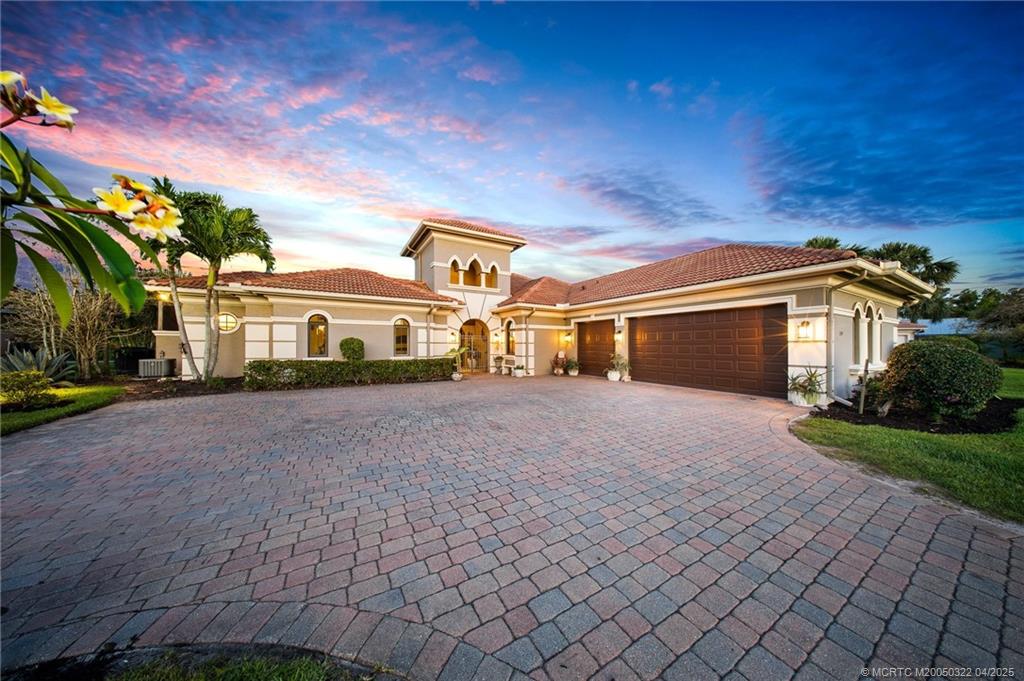 1219 SW Squire Johns Lane