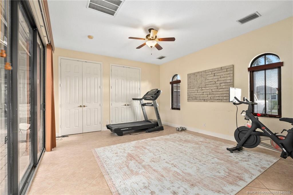 1219 SW Squire Johns Lane