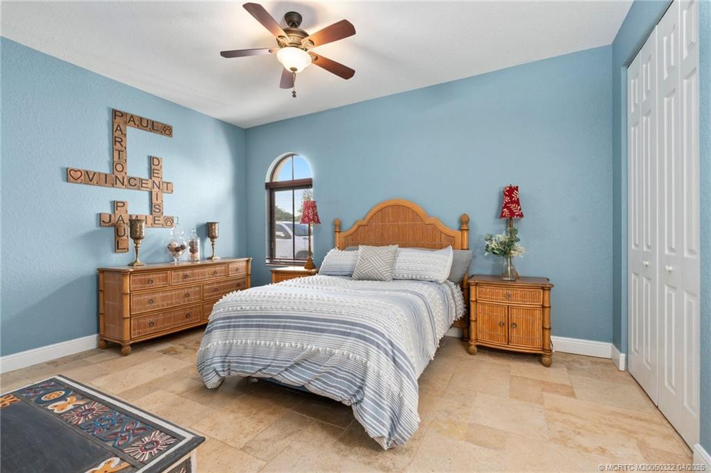 1219 SW Squire Johns Lane