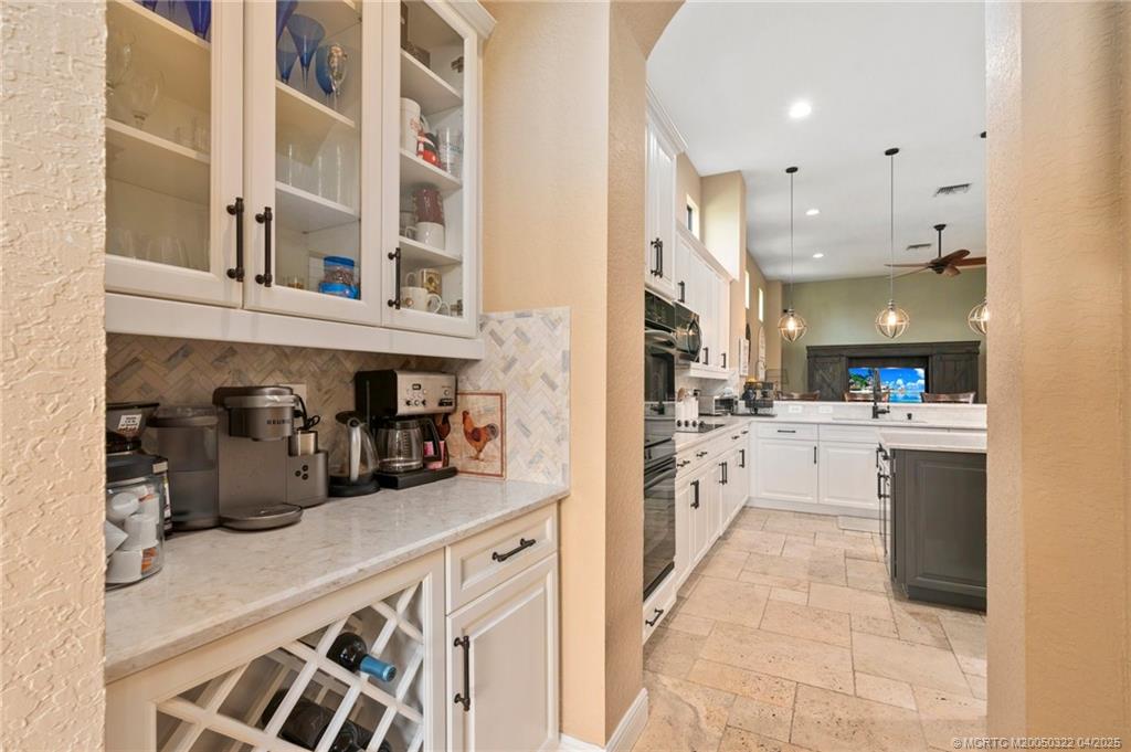 1219 SW Squire Johns Lane