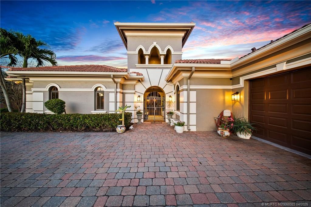 1219 SW Squire Johns Lane