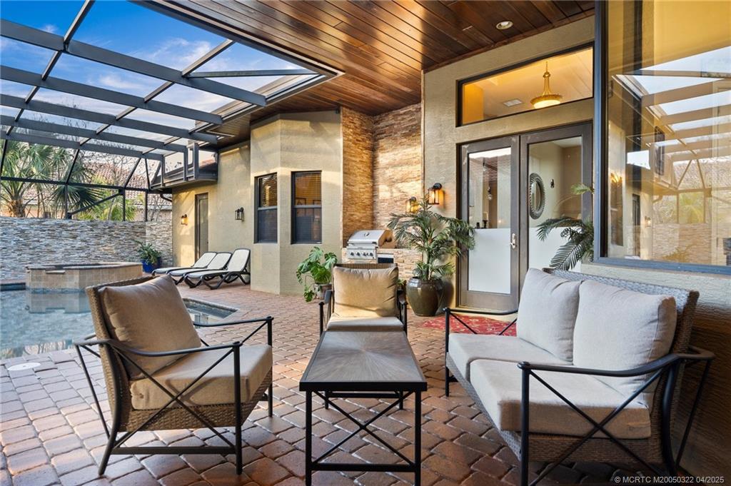 1219 SW Squire Johns Lane