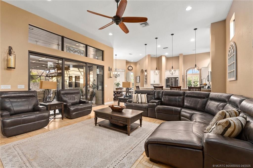 1219 SW Squire Johns Lane