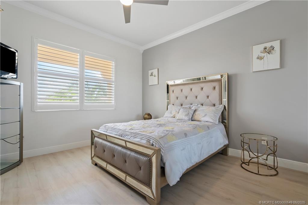 34 Harbour Isle Drive W 303