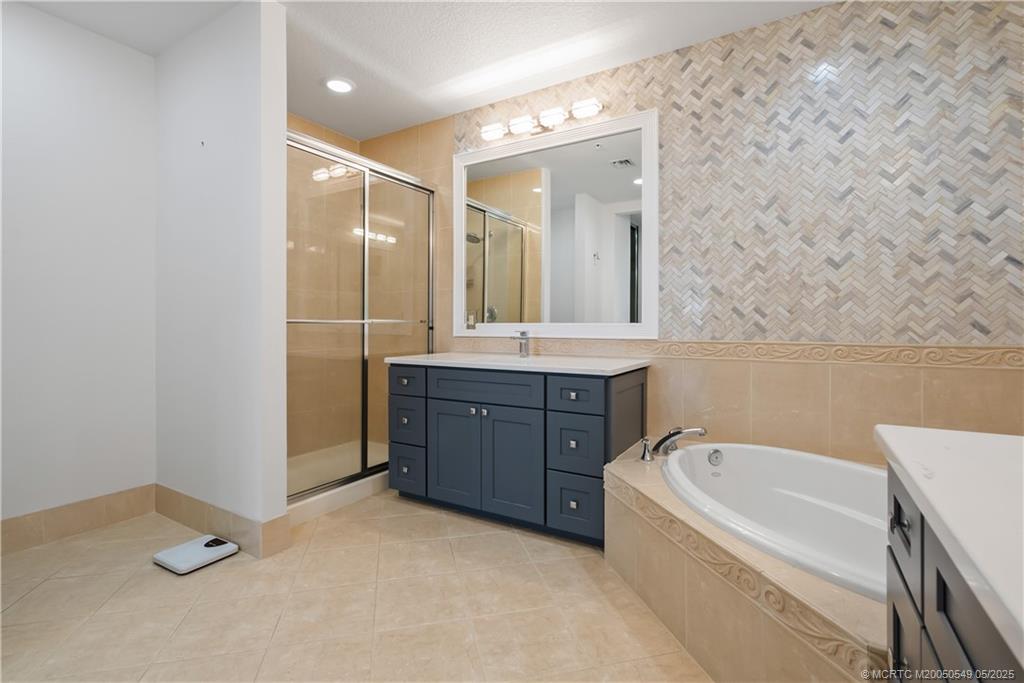 34 Harbour Isle Drive W 303