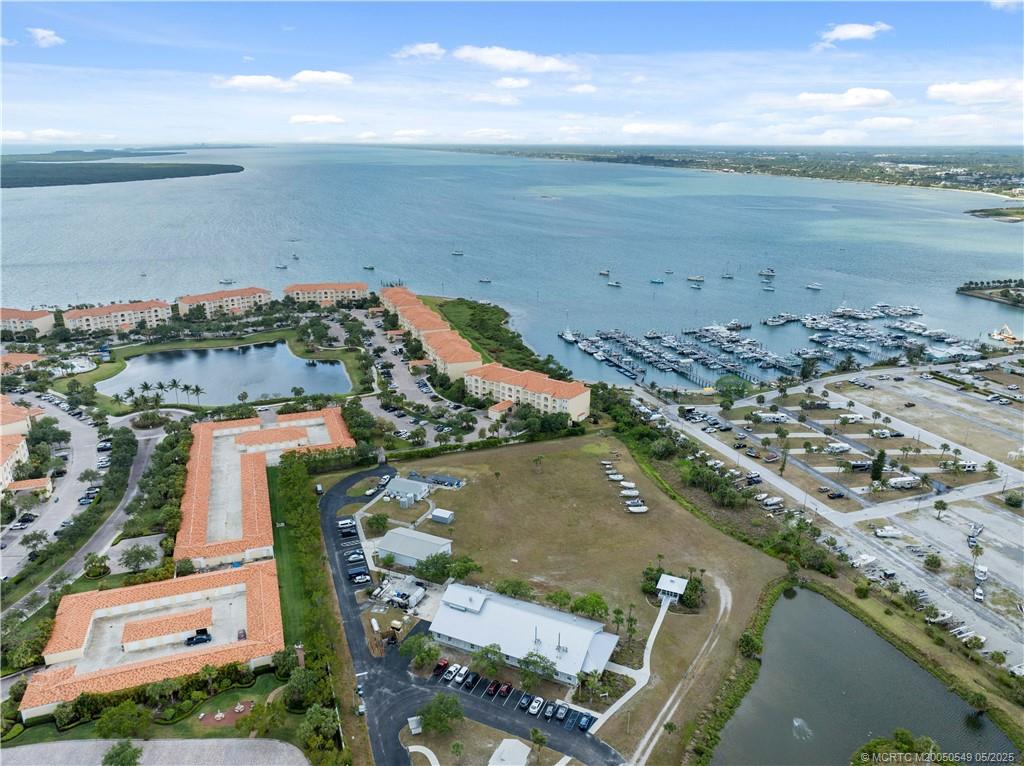 34 Harbour Isle Drive W 303