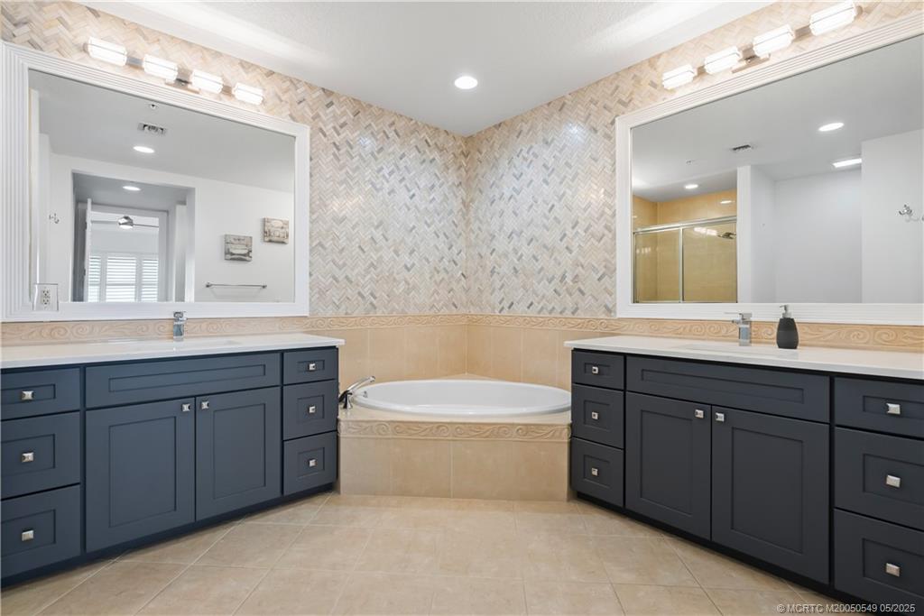 34 Harbour Isle Drive W 303