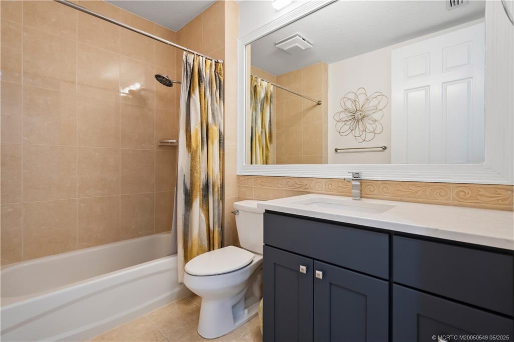 34 Harbour Isle Drive W 303