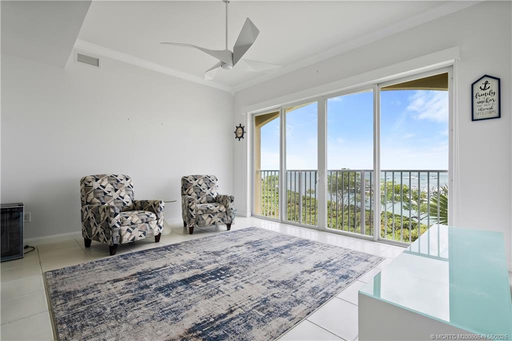 34 Harbour Isle Drive W 303