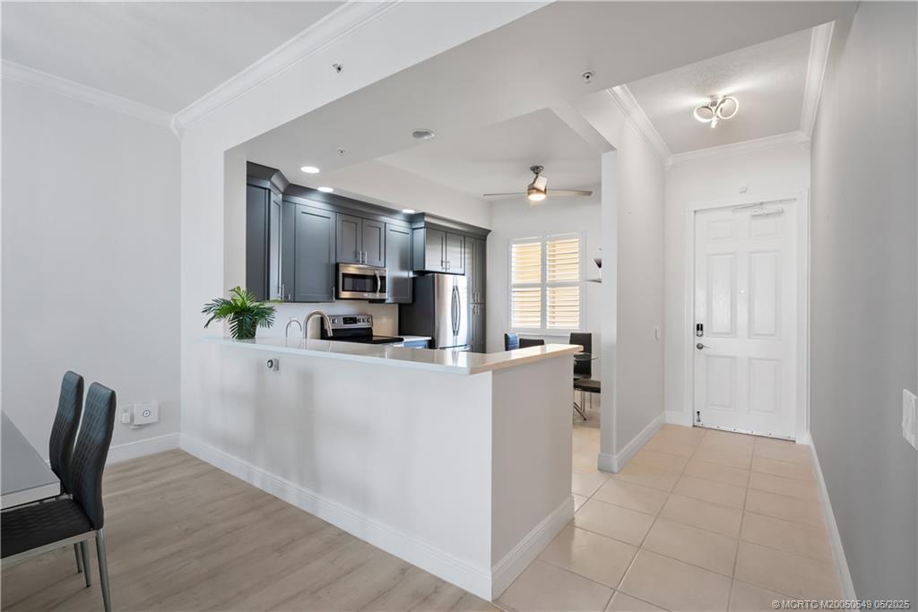 34 Harbour Isle Drive W 303