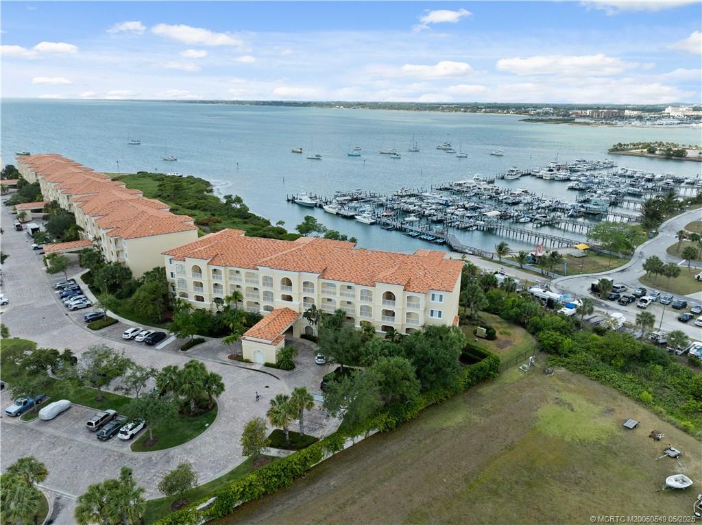 34 Harbour Isle Drive W 303