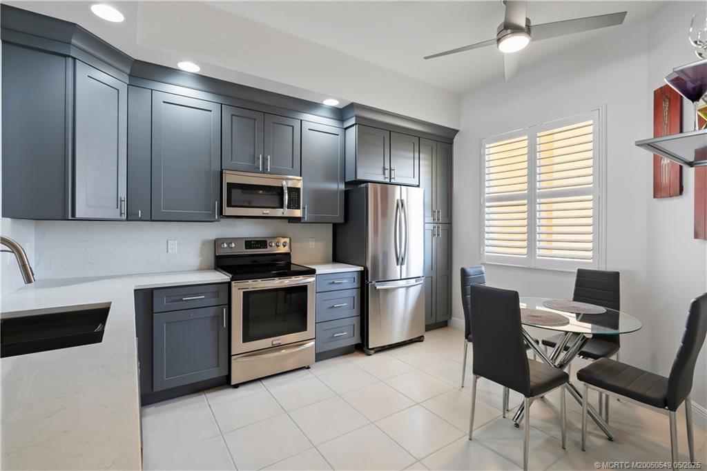 34 Harbour Isle Drive W 303