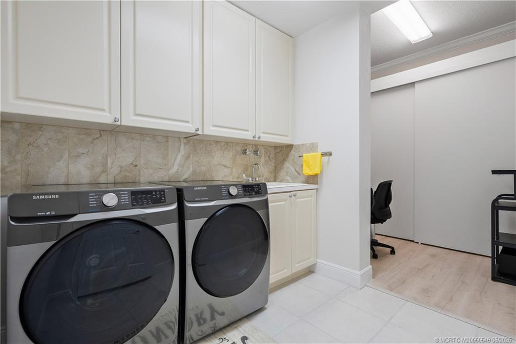 34 Harbour Isle Drive W 303