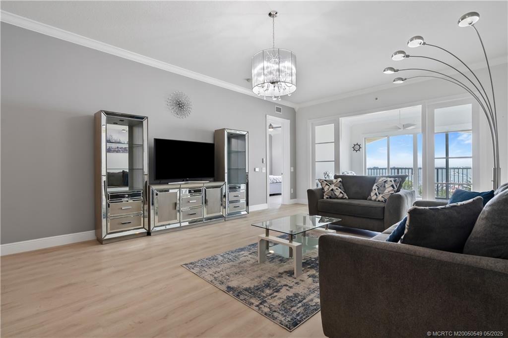 34 Harbour Isle Drive W 303