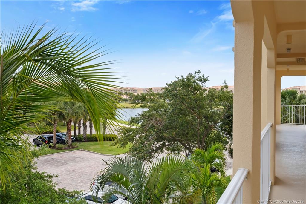 34 Harbour Isle Drive W 303