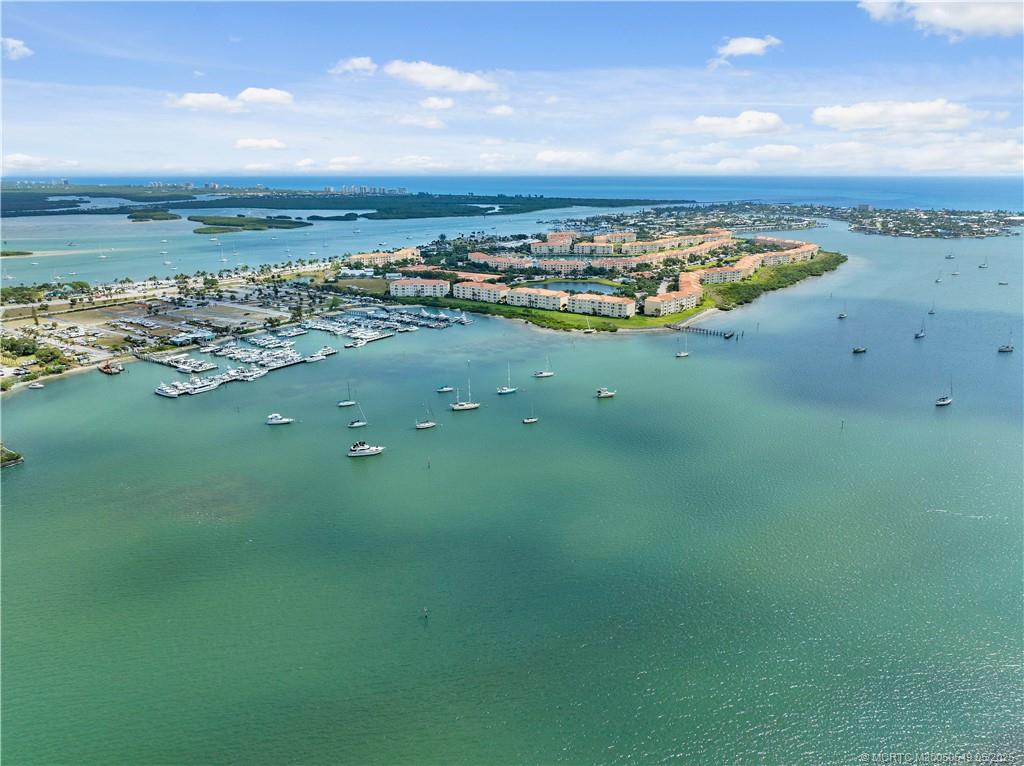 34 Harbour Isle Drive W 303