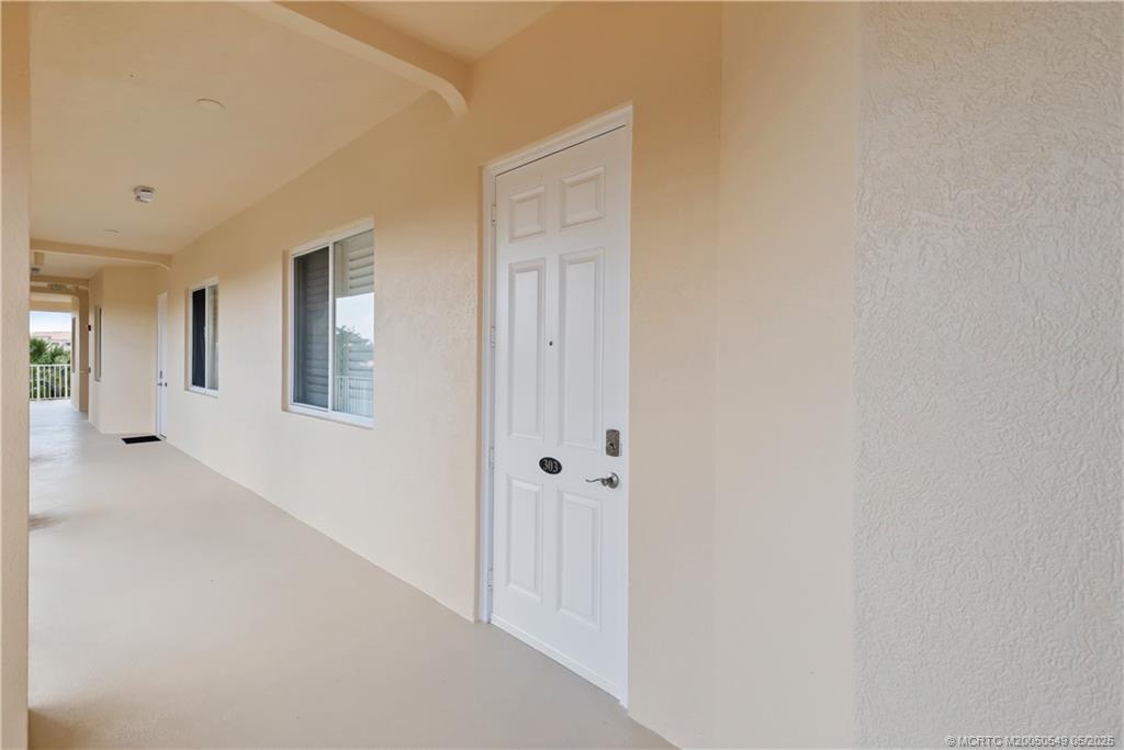 34 Harbour Isle Drive W 303