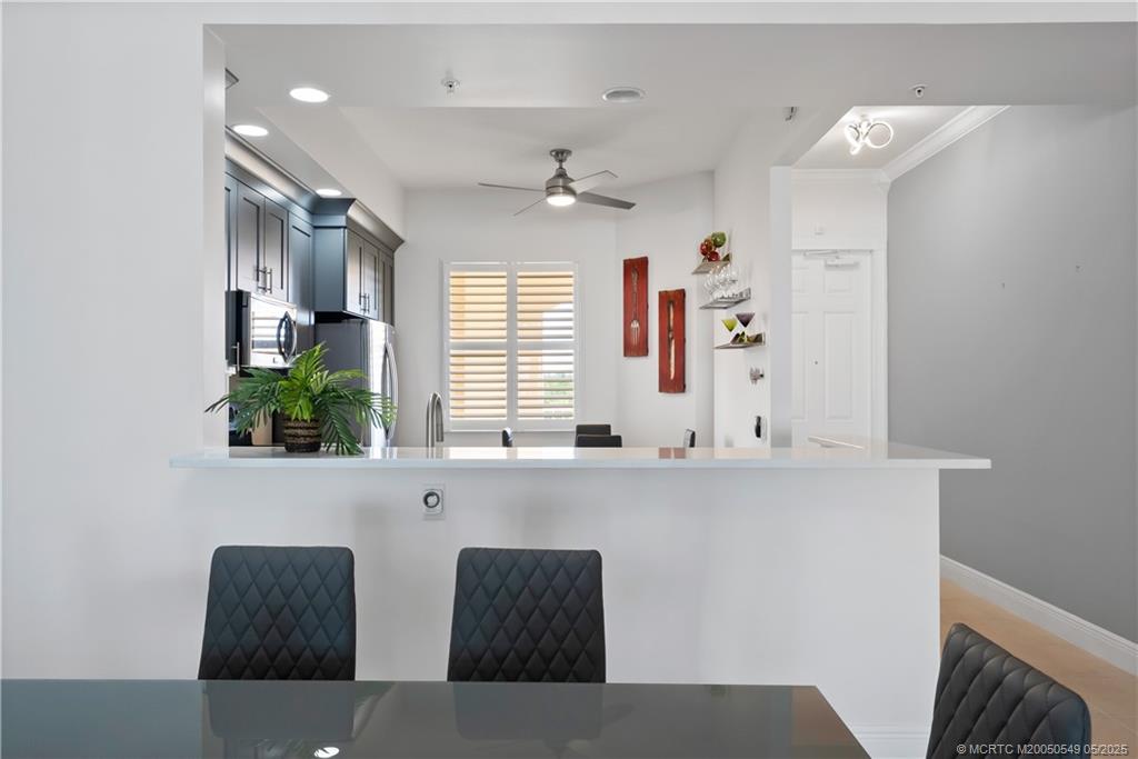 34 Harbour Isle Drive W 303