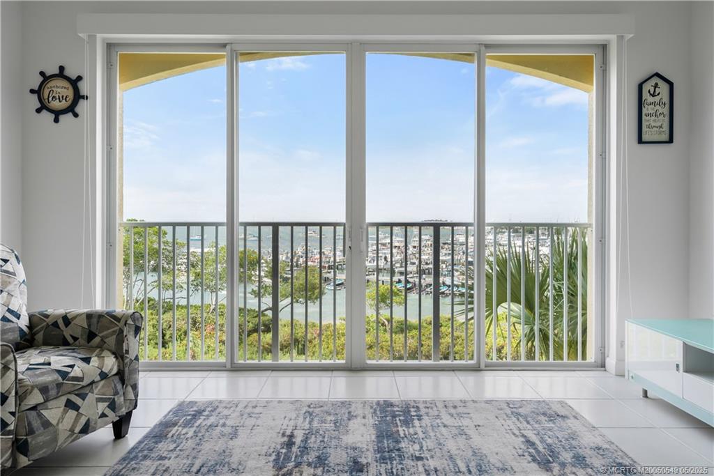 34 Harbour Isle Drive W 303