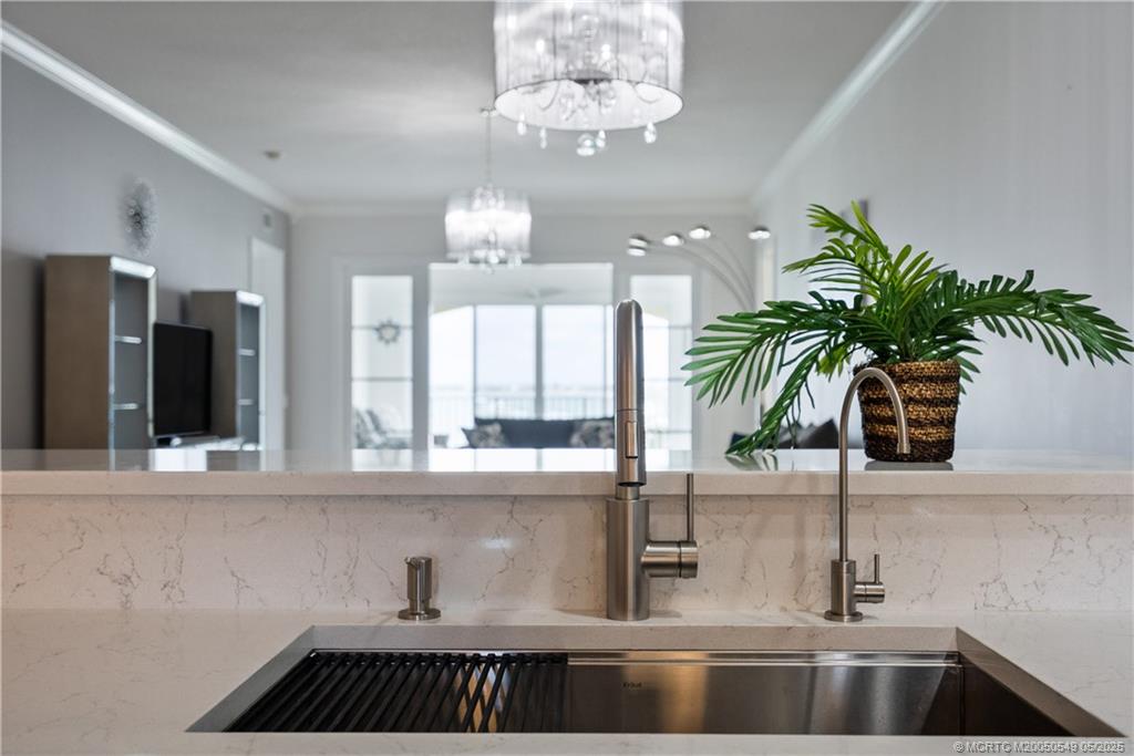 34 Harbour Isle Drive W 303