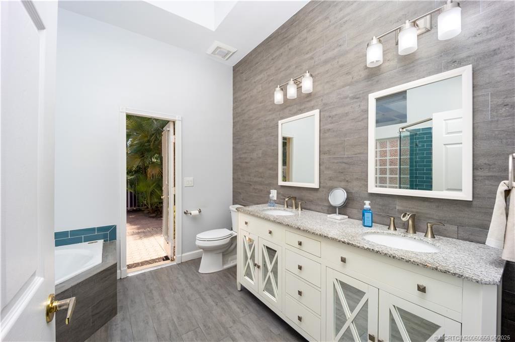 5028 SW Hammock Creek Drive