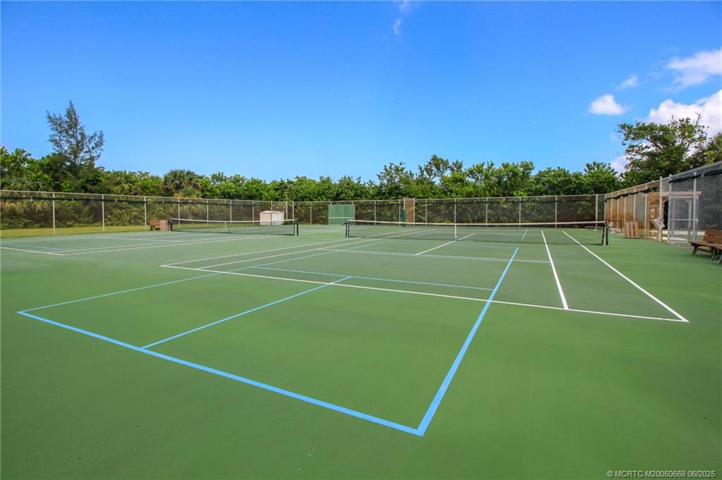 4680 NE Sandpebble Trace 3-304