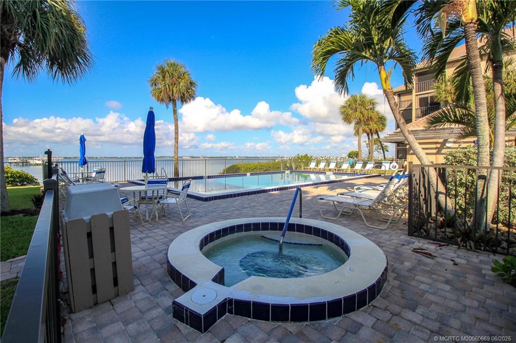 4680 NE Sandpebble Trace 3-304