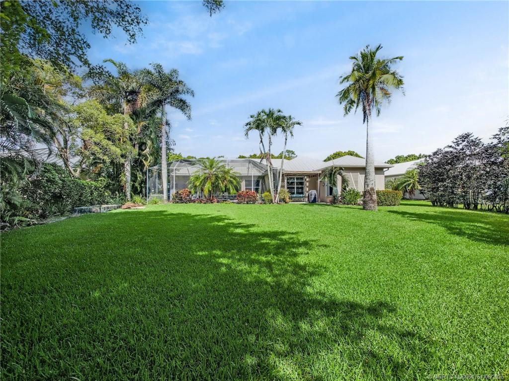 673 SW Whispering Palm Lane