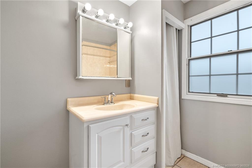 5550 SE Colee Avenue