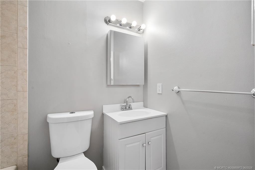 5550 SE Colee Avenue