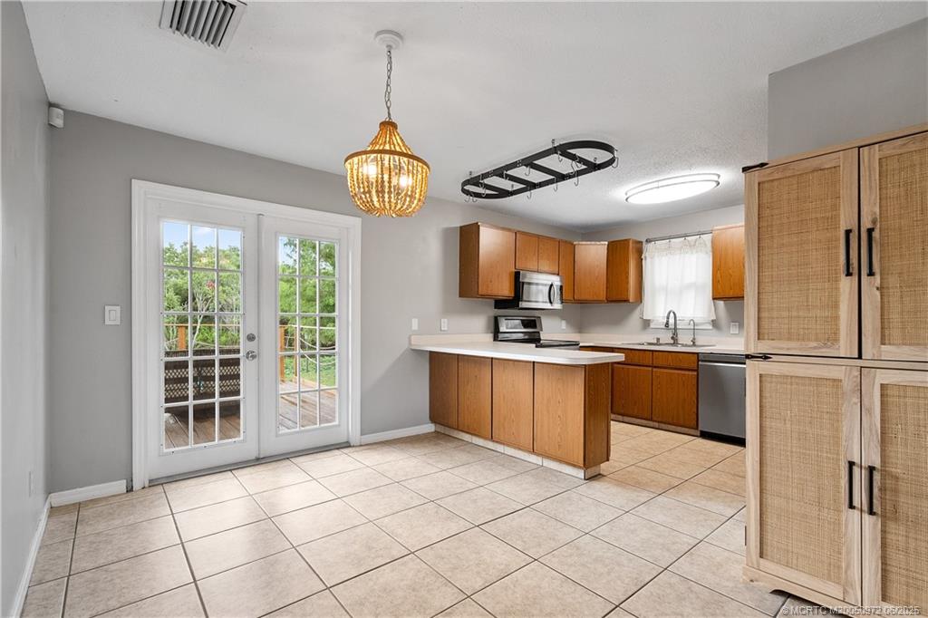 5550 SE Colee Avenue