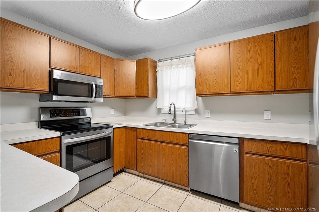 5550 SE Colee Avenue