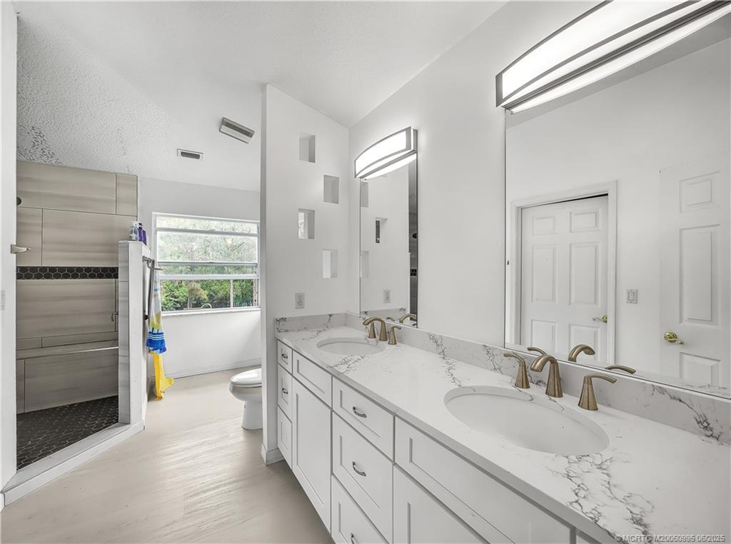 11013 SW Redwing Drive