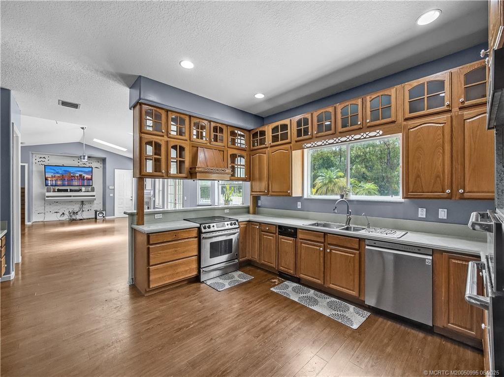 11013 SW Redwing Drive