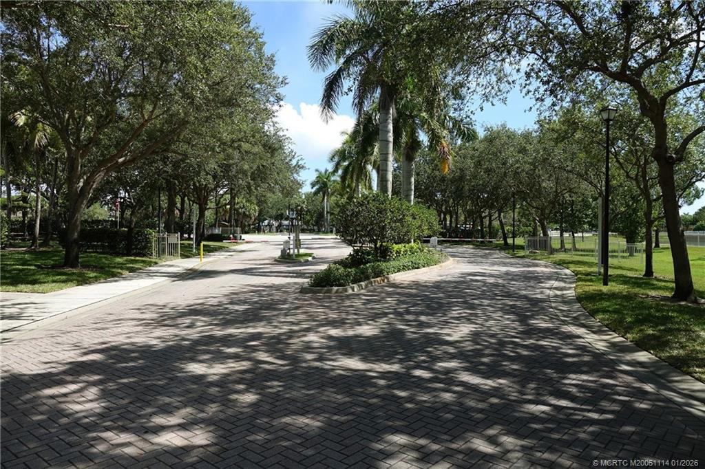 53 SE Sedona Circle 201