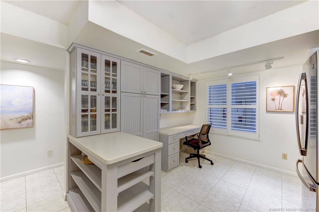 2571 NE Ocean Blvd 104