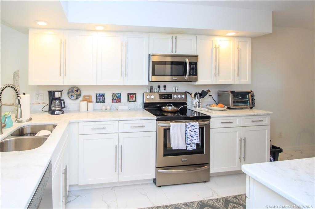 2040 NE Ocean Blvd F