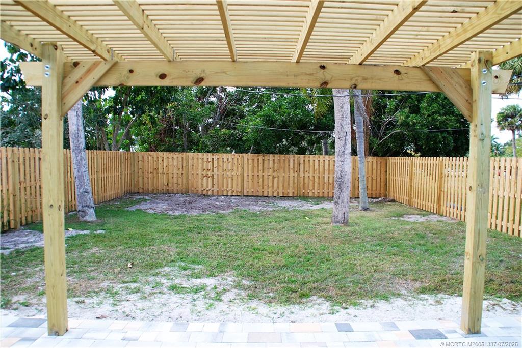 406 SE Robalo Ct