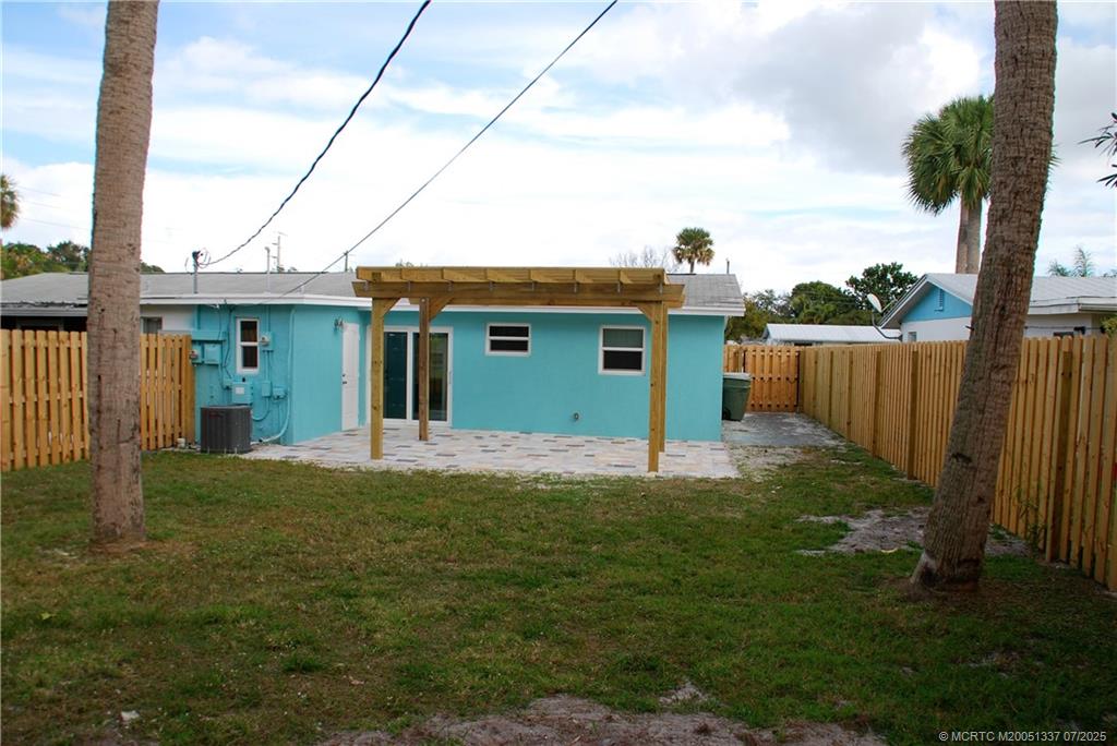 406 SE Robalo Ct