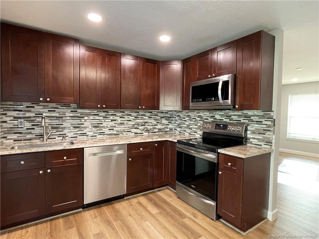 406 SE Robalo Ct