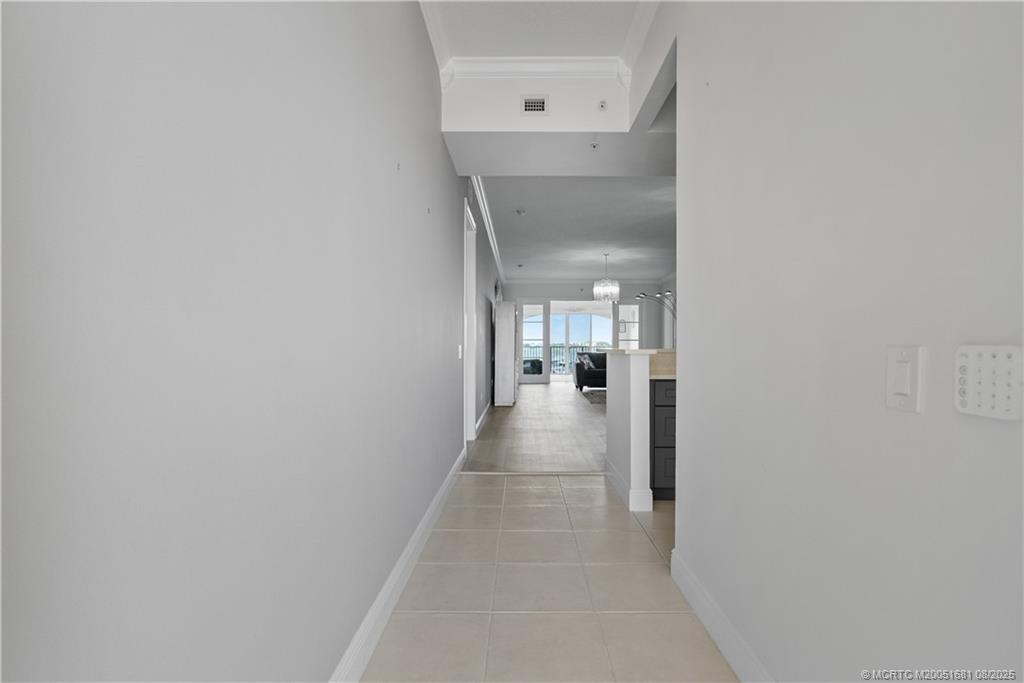 34 Harbour Isle Drive W 303