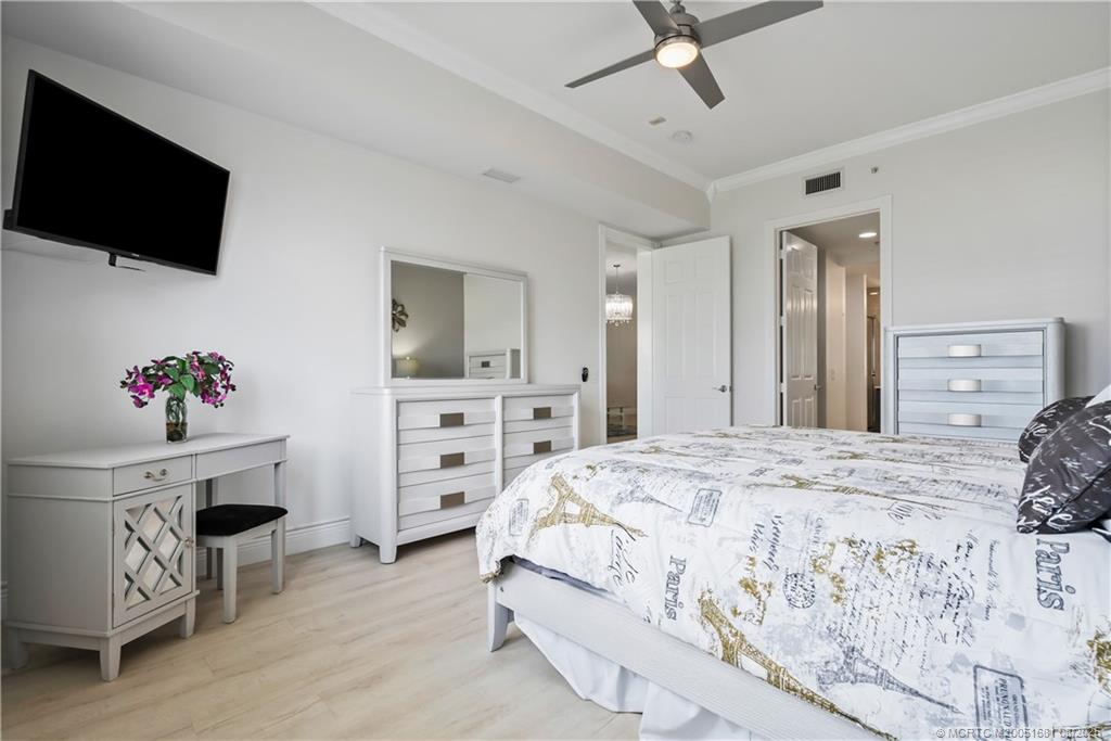 34 Harbour Isle Drive W 303