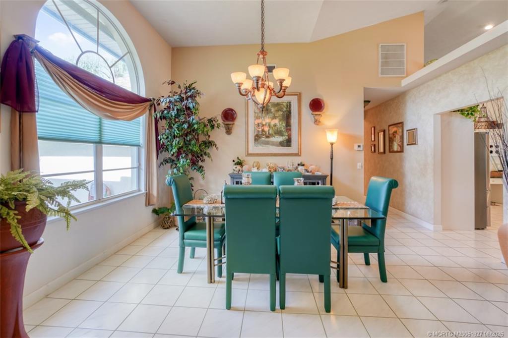 1171 SE Buttonwood Circle