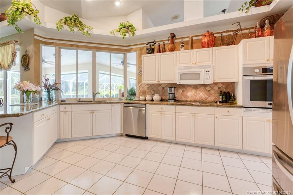 1171 SE Buttonwood Circle